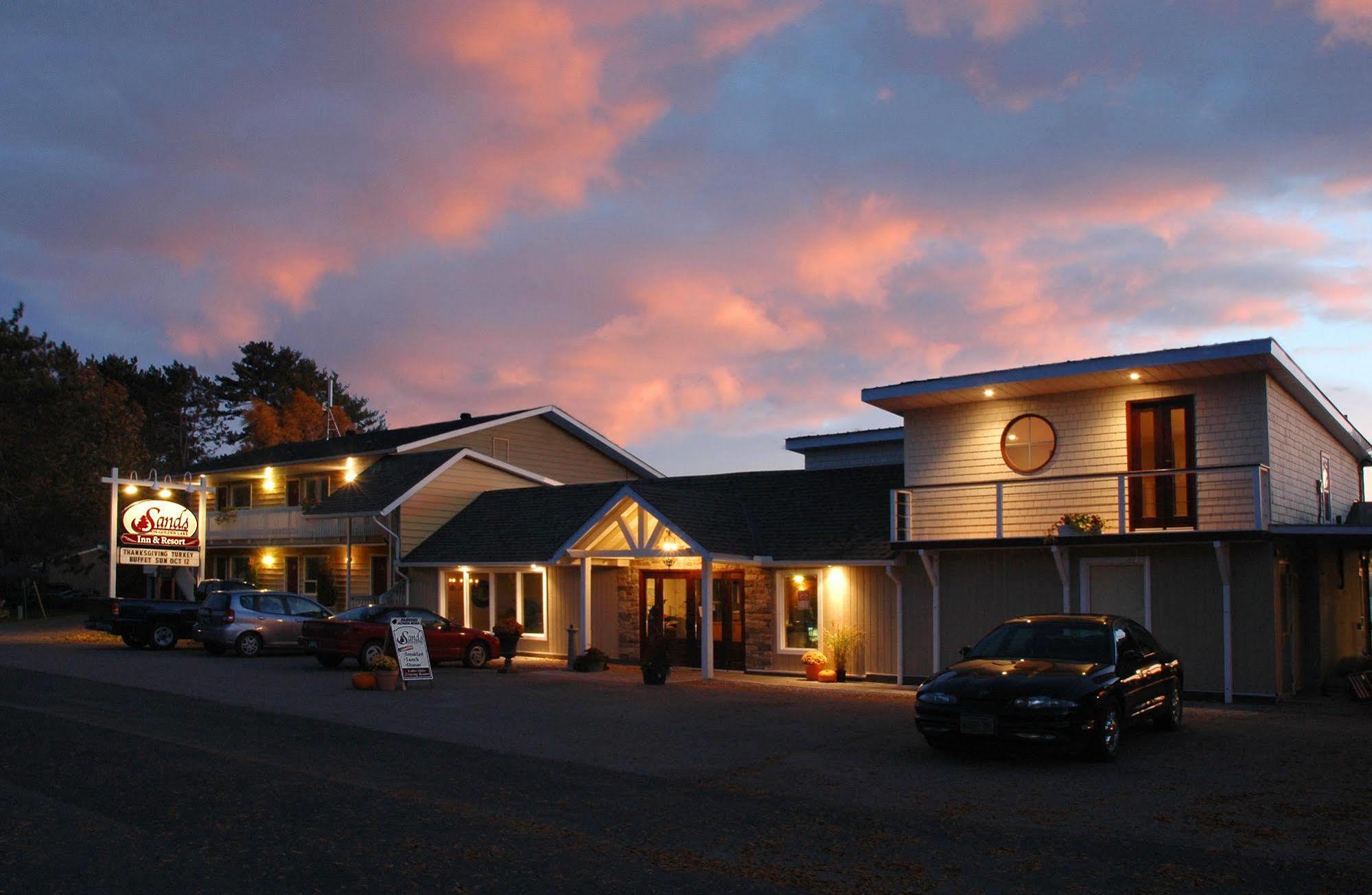 Hotel Sands On Golden Lake Exteriér fotografie